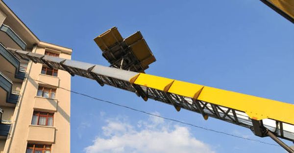 Ankara evden eve nakliyat - Mobil yük asansörü ile eşya indirme